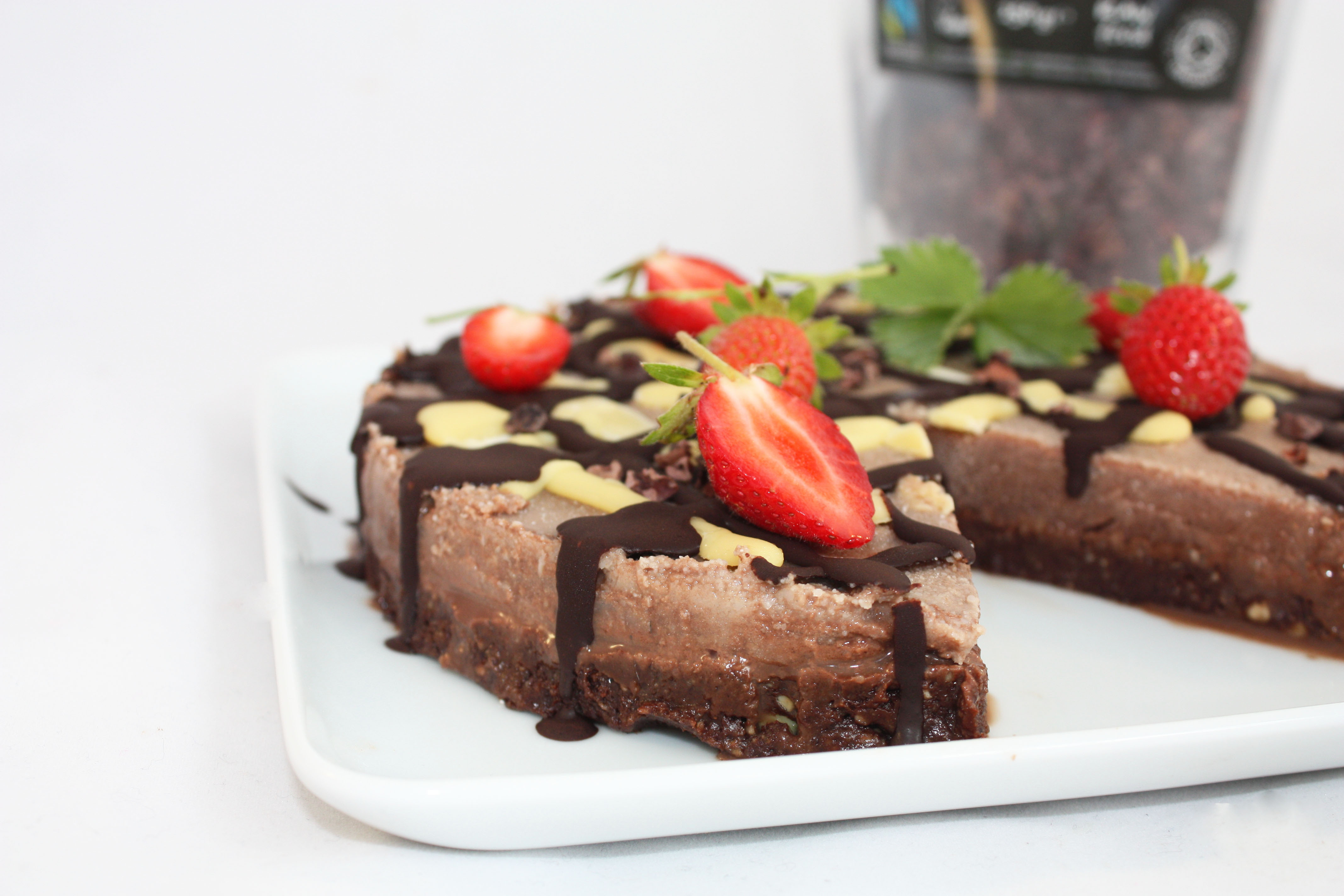 raw vegan chocolate cake - easy for beginners.