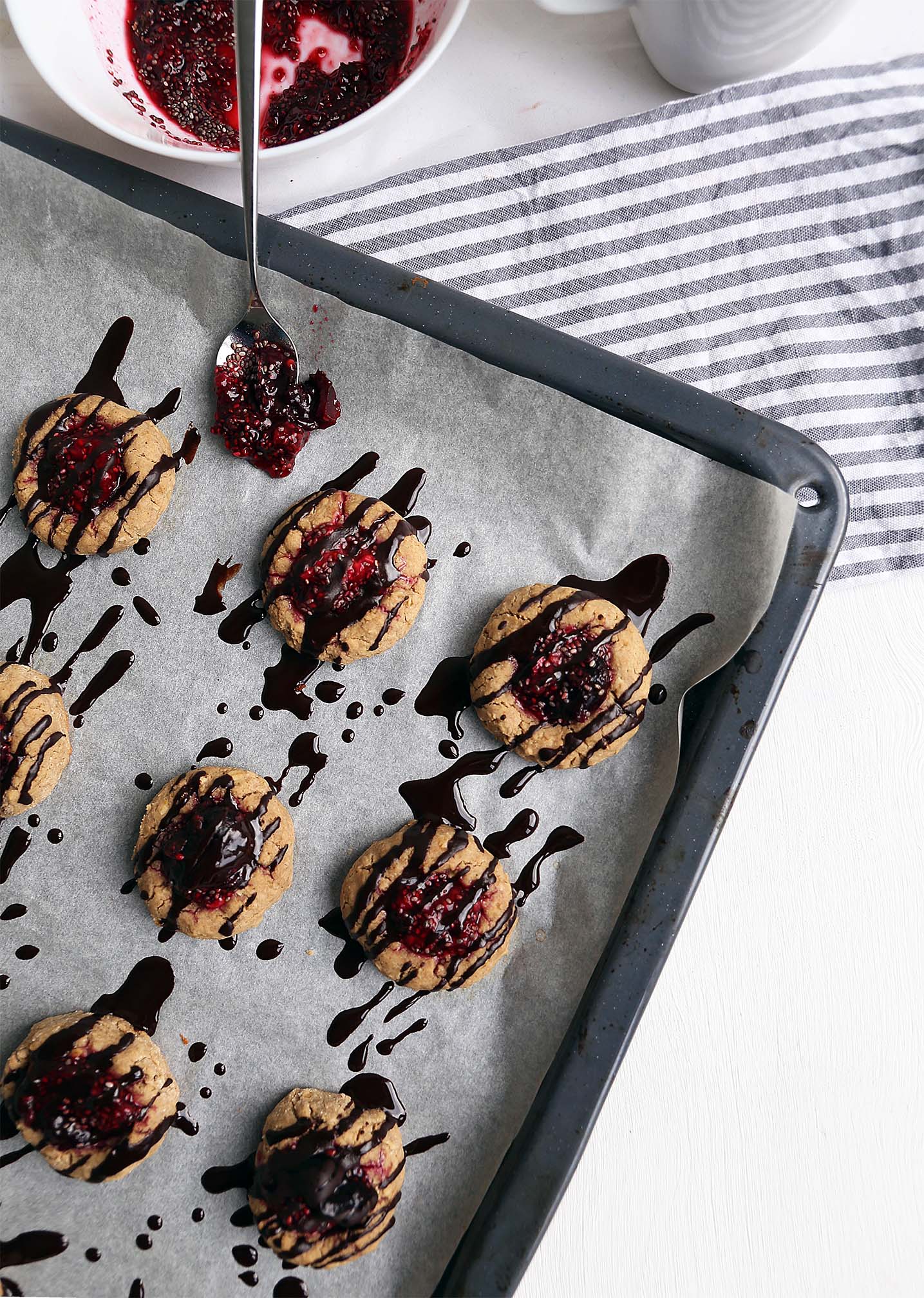 Cinnamon Cookies with an Chia Berry filling | vanillacrunnch.com