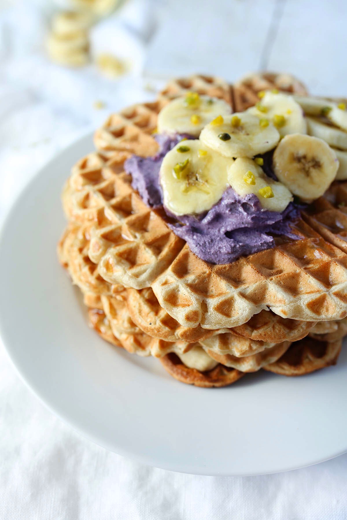 Easy vegan gluten-free Waffles with an antioxidant blueberry cream